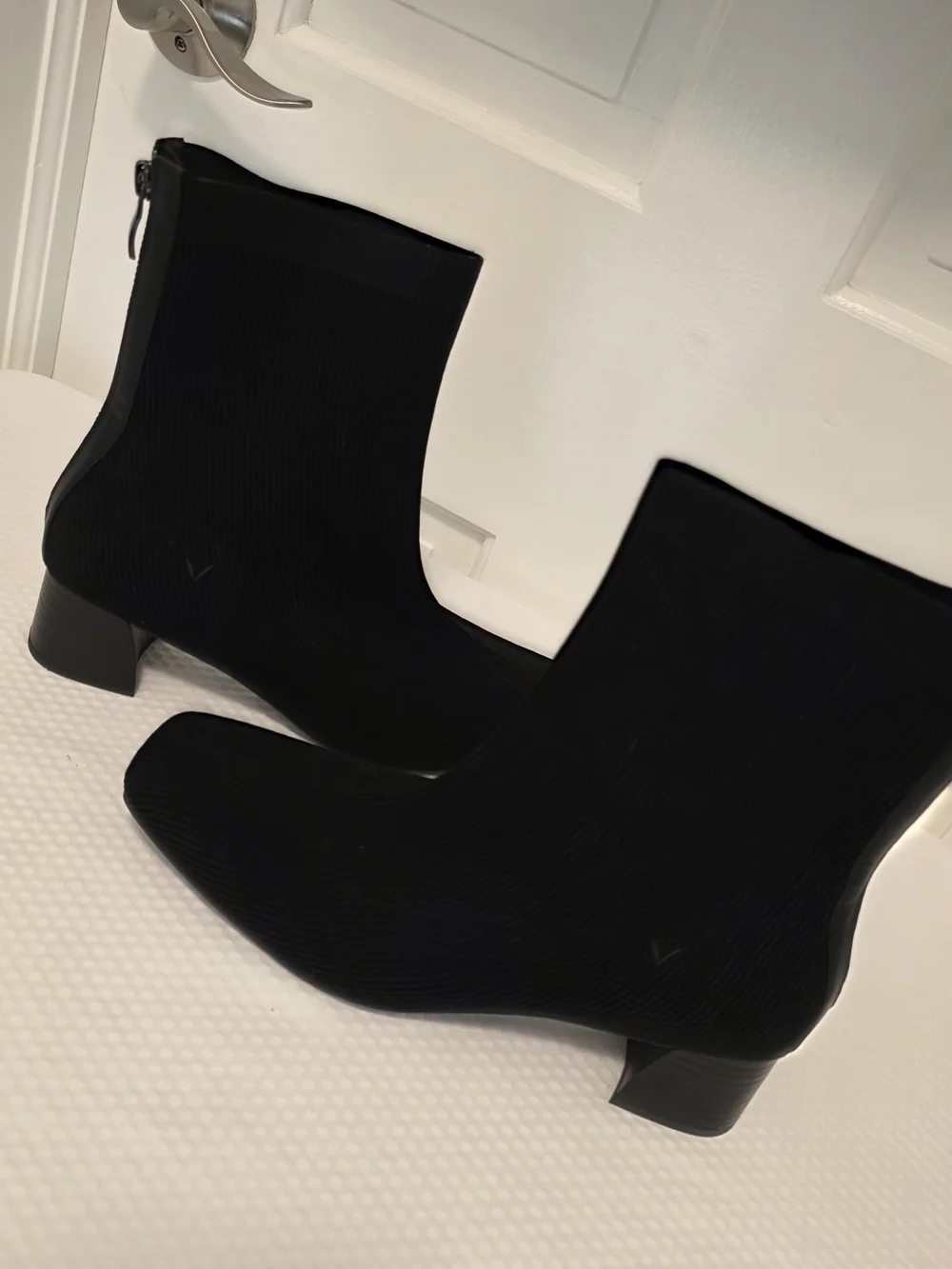 Vivaia Squared Toe Black Ribbed Stretch Ankle Booties Block Heel Size 40.5/9.5